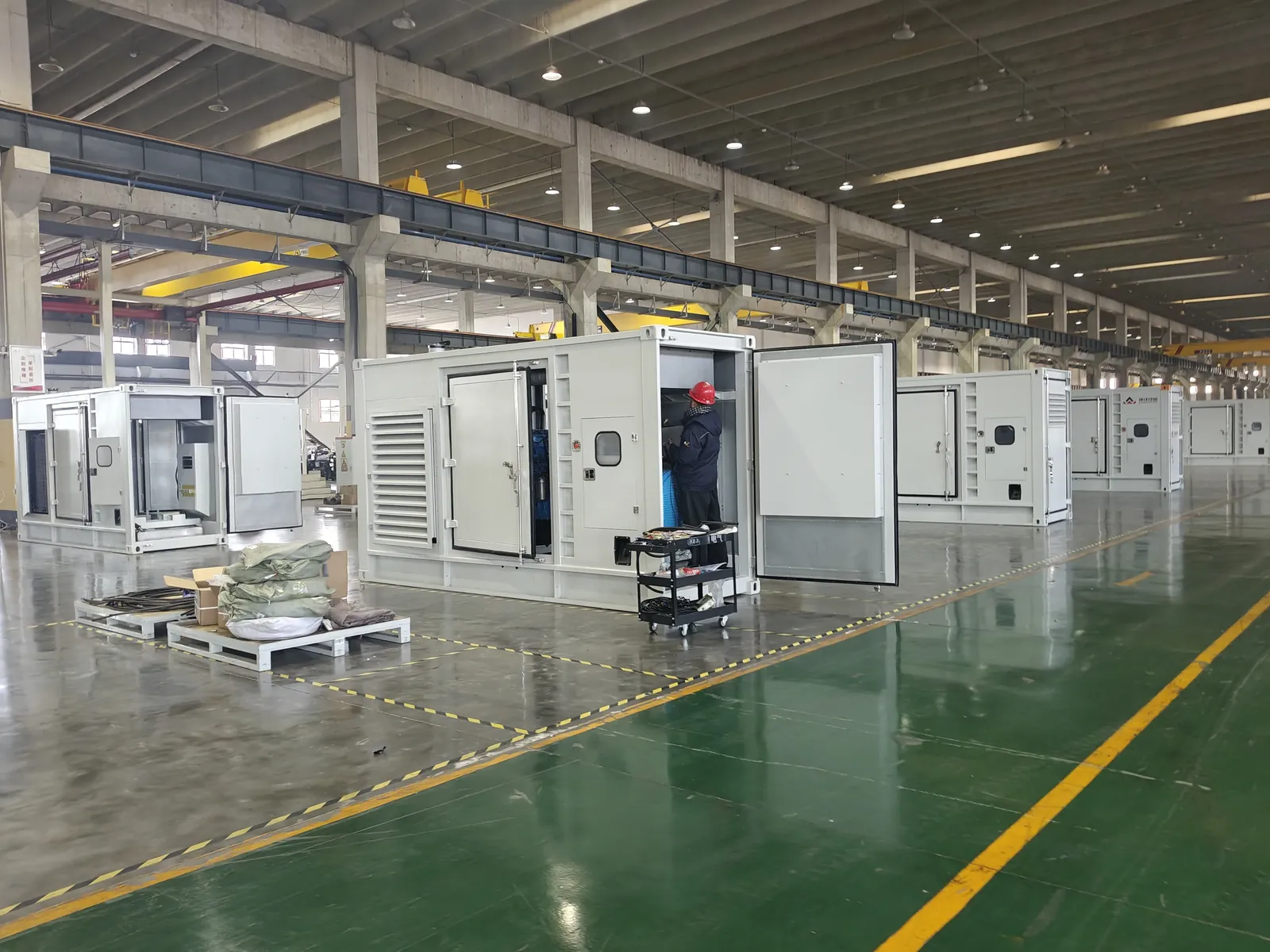 Generator Kontena 1000kW+ untuk Tapak Perlombongan Indonesia — Stesen Kuasa Kedap Debu — Galeri 2